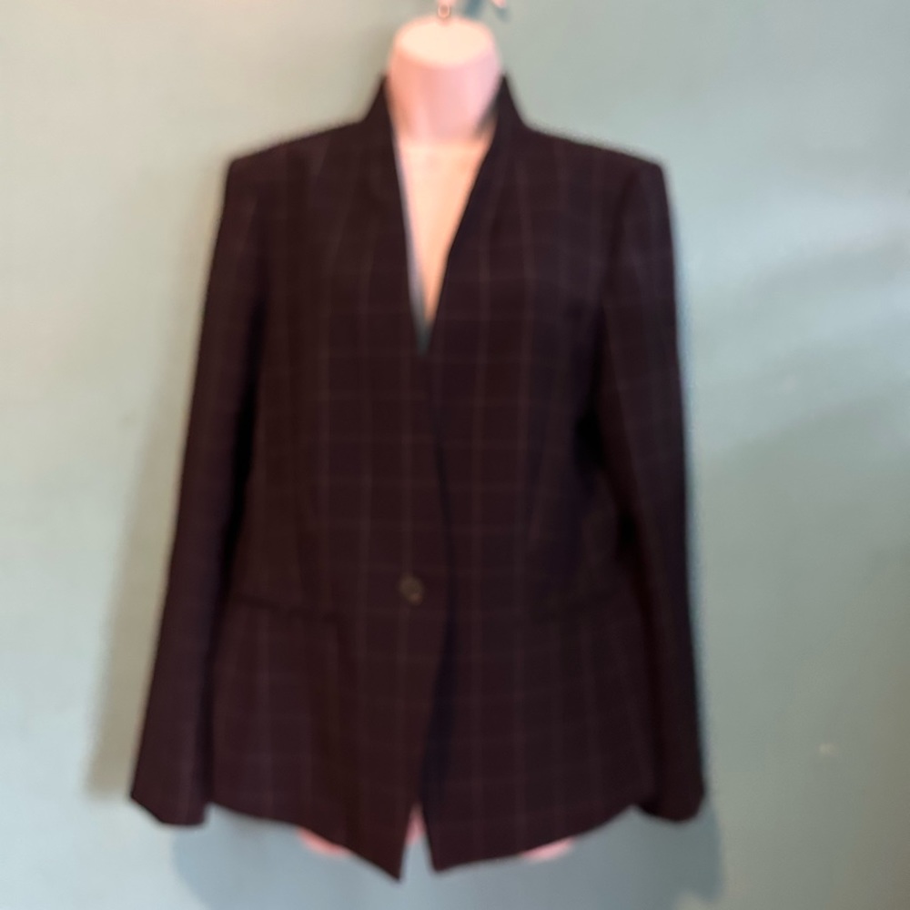 Pin striped & navy blue blazer. On button with back split opening
